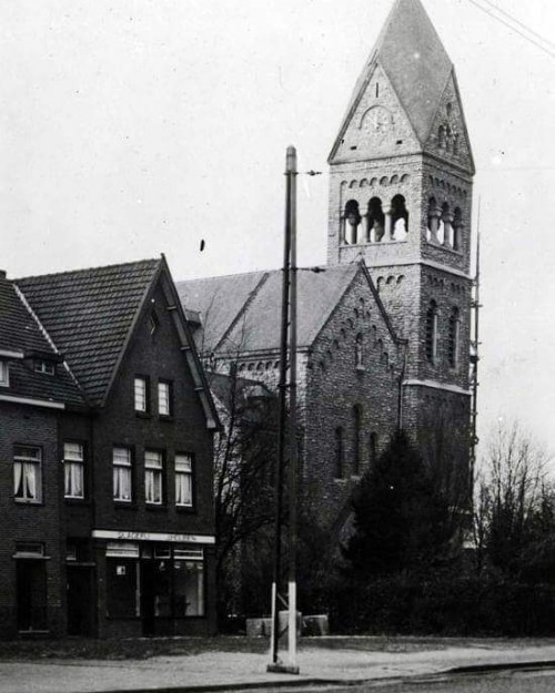 De oude kerk van Heerlerbaan.