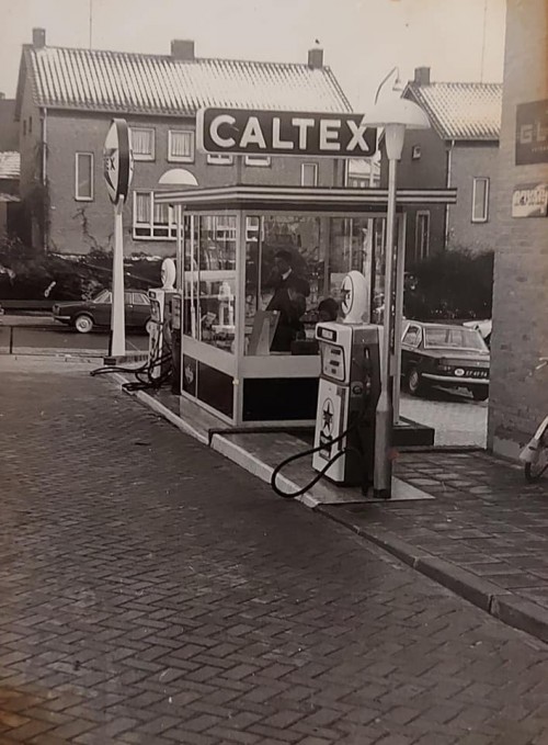 Garage Dirks
Caltex
Benzinepomp tankstation