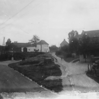 Streeperkruisvoor1930.OpdeachtergrondlinksboerderijVoncken.Fotovandhr.Jongen.
